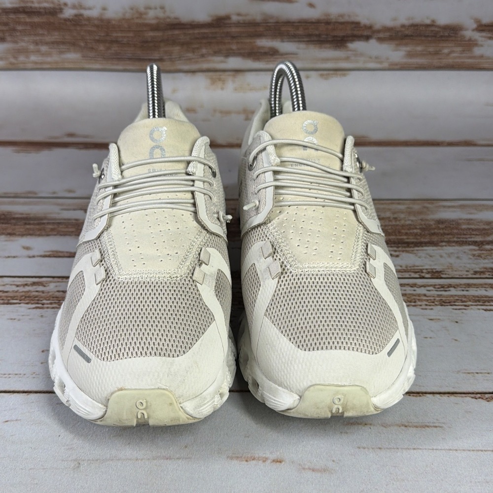 On Cloud 6 Women's Size 7 B White Running Shoes Stained Discolored Used